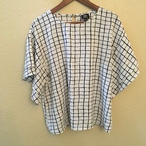 Bobeau Short Bell Sleeve Square Pattern- Size L